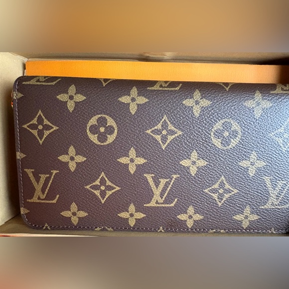 Louis Vuitton Zippy Wallet - Picture 1 of 7